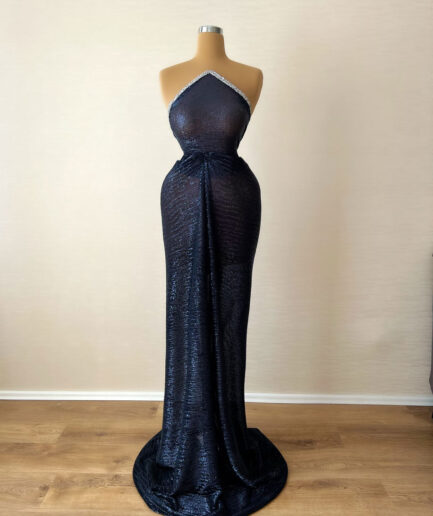 Long No-Shoulder Dress with a Unique and Intricate Bodice