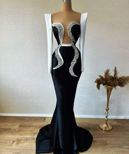 Black and White Long Dress with Low-Cut and Intricated Bodice