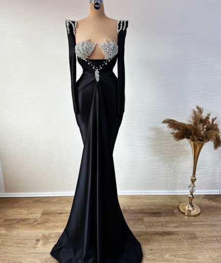 Long Mermaid Black Dress with Low-Cut and Intricated Bodice