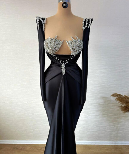 Long Mermaid Black Dress with Low-Cut and Intricated Bodice